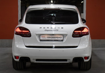 Подержанный автомобиль Porsche Cayenne 2014 года (6 фото)