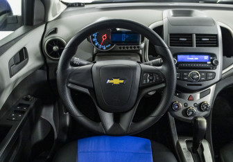 Подержанный автомобиль Chevrolet Aveo Hatchback 2013 года (12 фото)