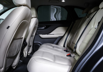Подержанный автомобиль Jaguar F-Pace 2017 года (12 фото)