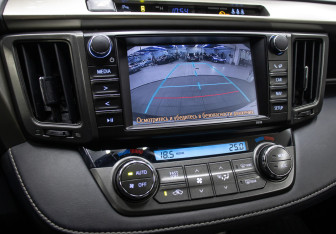 Подержанный автомобиль Toyota RAV4 2014 года (19 фото)