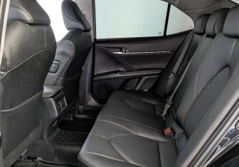 Подержанный автомобиль Toyota Camry Sedan 2023 года (18 фото)