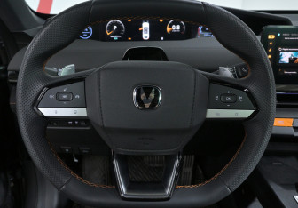 Подержанный автомобиль Changan UNI-V 2024 года (10 фото)