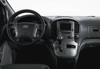 Подержанный автомобиль Hyundai Grand Starex 2013 года (10 фото)