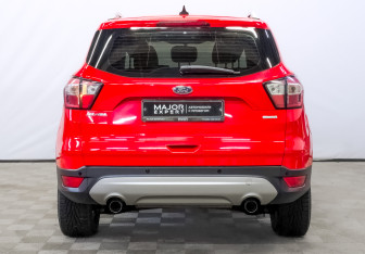 Подержанный автомобиль Ford Kuga 2017 года (6 фото)