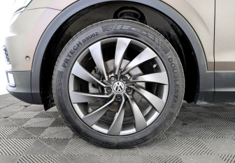 Подержанный автомобиль Volkswagen Tiguan 2018 года (18 фото)