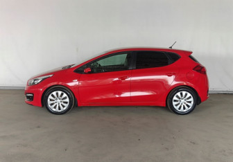 Подержанный автомобиль Kia Ceed Hatchback 2016 года (7 фото)