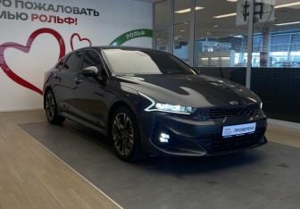 Подержанный автомобиль Kia K5 2021 года (5 фото)