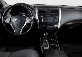 Подержанный автомобиль Nissan Teana 2014 года (12 фото)