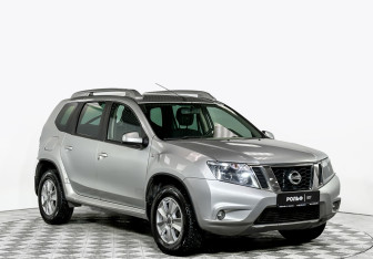 Подержанный автомобиль Nissan Terrano 2015 года (3 фото)