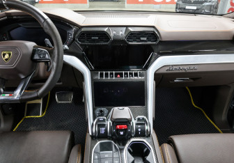 Подержанный автомобиль Lamborghini Urus 2020 года (15 фото)