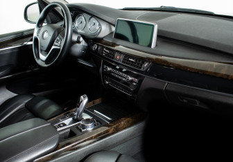 Подержанный автомобиль BMW X5 2016 года (10 фото)