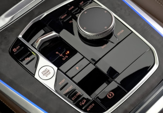 Подержанный автомобиль BMW X5 2023 года (21 фото)