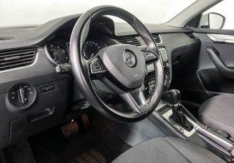 Подержанный автомобиль Skoda Octavia Liftback 2016 года (13 фото)