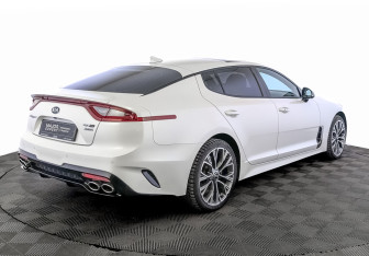 Подержанный автомобиль Kia Stinger 2018 года (5 фото)