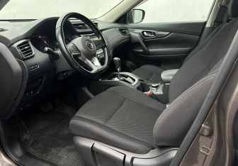 Подержанный автомобиль Nissan X-Trail 2021 года (9 фото)