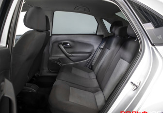 Подержанный автомобиль Volkswagen Polo Sedan 2011 года (10 фото)