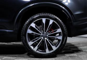 Подержанный автомобиль Geely Tugella 2023 года (15 фото)