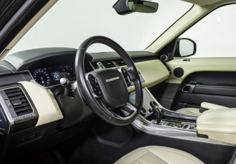 Подержанный автомобиль Land Rover Range Rover Sport 2018 года (10 фото)