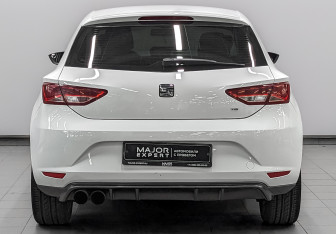 Подержанный автомобиль SEAT Leon Hatchback 2013 года (6 фото)