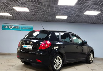 Подержанный автомобиль Kia Ceed Hatchback 2009 года (5 фото)