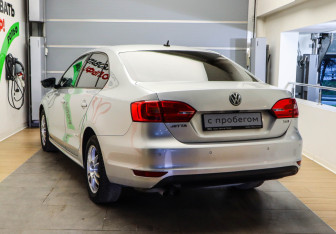 Подержанный автомобиль Volkswagen Jetta Sedan 2013 года (6 фото)