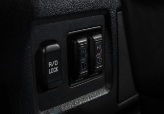 Подержанный автомобиль Mitsubishi Pajero 2012 года (15 фото)