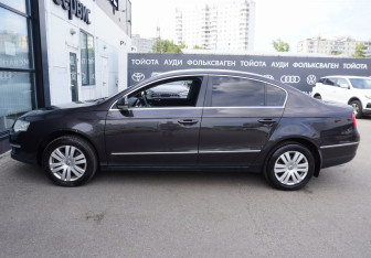 Подержанный автомобиль Volkswagen Passat Sedan 2008 года (8 фото)