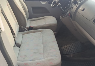 Подержанный автомобиль Volkswagen Transporter Minivan 2007 года (9 фото)