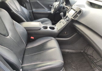 Подержанный автомобиль Toyota Venza 2013 года (9 фото)
