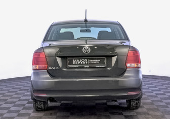 Подержанный автомобиль Volkswagen Polo Sedan 2017 года (6 фото)