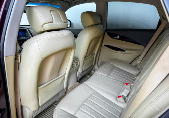 Подержанный автомобиль Infiniti QX50 2014 года (12 фото)