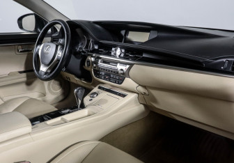 Подержанный автомобиль Lexus ES 2013 года (9 фото)