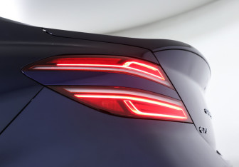 Подержанный автомобиль Genesis G70 2021 года (23 фото)