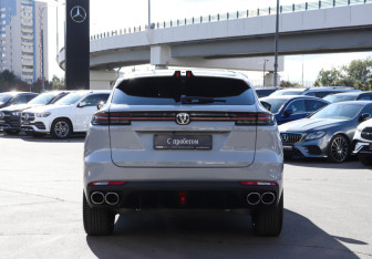 Подержанный автомобиль Changan UNI-K 2023 года (6 фото)