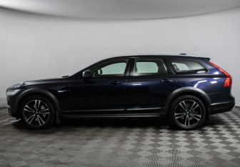Подержанный автомобиль Volvo V90 Cross Country 2017 года (8 фото)