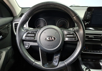 Подержанный автомобиль Kia Seltos 2021 года (17 фото)