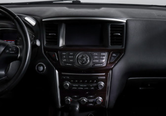 Подержанный автомобиль Nissan Pathfinder 2015 года (14 фото)