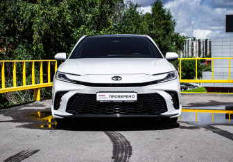 Подержанный автомобиль Toyota Camry Sedan 2025 года (2 фото)