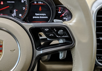 Подержанный автомобиль Porsche Cayenne 2015 года (26 фото)