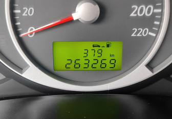 Подержанный автомобиль Hyundai Tucson 2008 года (16 фото)
