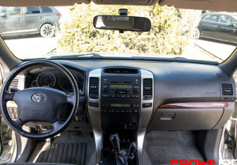 Подержанный автомобиль Toyota Land Cruiser Prado 2007 года (10 фото)