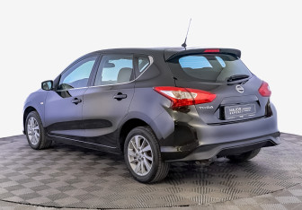 Подержанный автомобиль Nissan Tiida Hatchback 2015 года (7 фото)