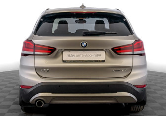Подержанный автомобиль BMW X1 2022 года (6 фото)