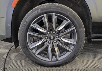 Подержанный автомобиль Cadillac Escalade Suv 2022 года (12 фото)