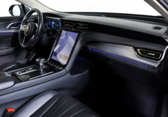 Подержанный автомобиль Hongqi H5 2023 года (11 фото)