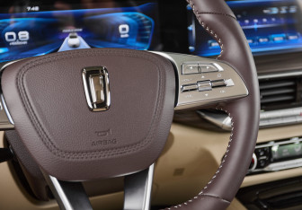 Новый FAW Bestune T77 2023 (17 фото)