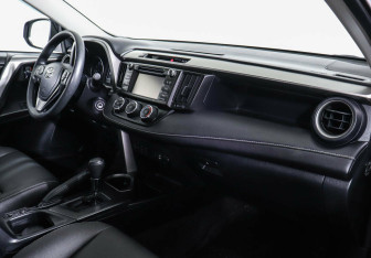 Подержанный автомобиль Toyota RAV4 2017 года (5 фото)