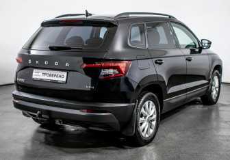 Подержанный автомобиль Skoda Karoq 2021 года (5 фото)