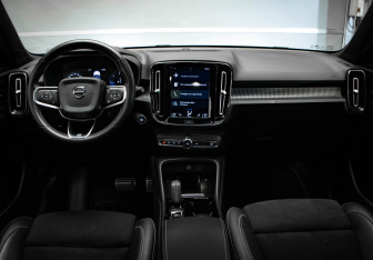Подержанный автомобиль Volvo XC40 2019 года (8 фото)