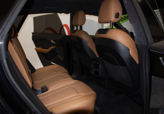 Подержанный автомобиль Audi Q8 2019 года (36 фото)